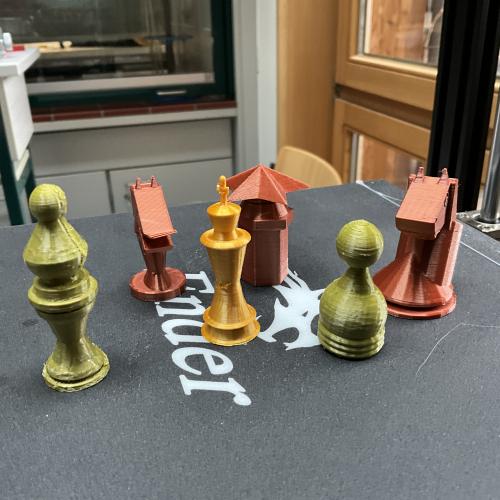 6 Schachfiguren auf einem 3 D Drucker