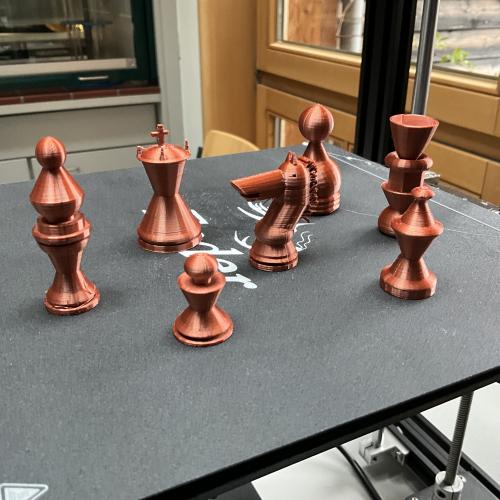 7 Schachfiguren auf einem 3 D Drucker