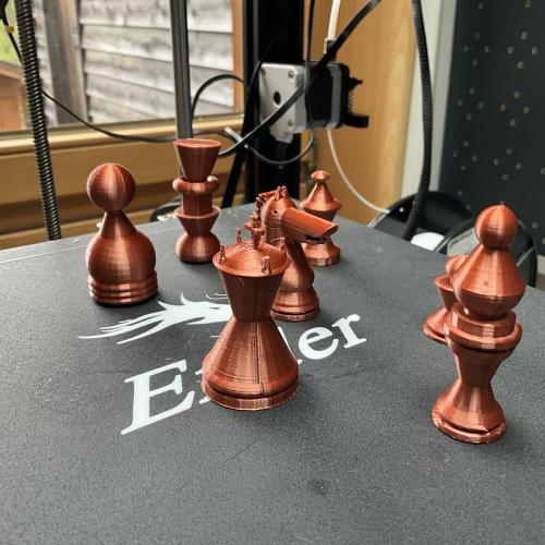 5 Schachfiguren auf einem 3 D Drucker